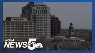 What is a strong mayor?