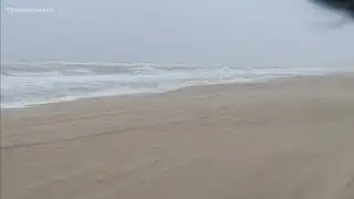 Whipping winds blowing snow sideways on the Outer Banks