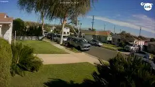 Wild moment construction workers jump across rooftops as ICE swarms site