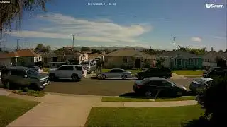 Wild Moment Construction Workers Jump Across Rooftops as ICE Swarms Site