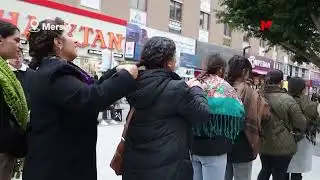 WOMEN CONTINUE TO SHOW THEIR PROTEST AGAINST ATTACKS ON ROJAVA BY BRAIDING THEIR HAIR.