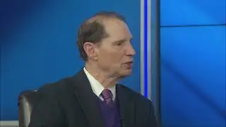 Wyden: Open the government now