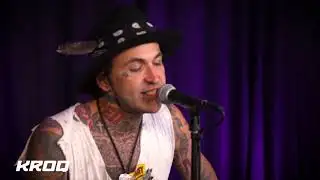 Yelawolf Performs "Till It